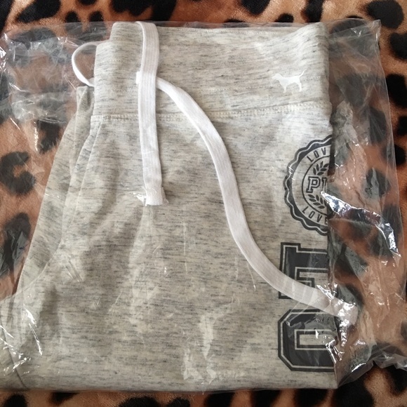 New Vs pink campus pants size small - Picture 3 of 3